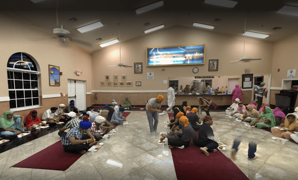 Sangat sharing Guru Ka Langar together